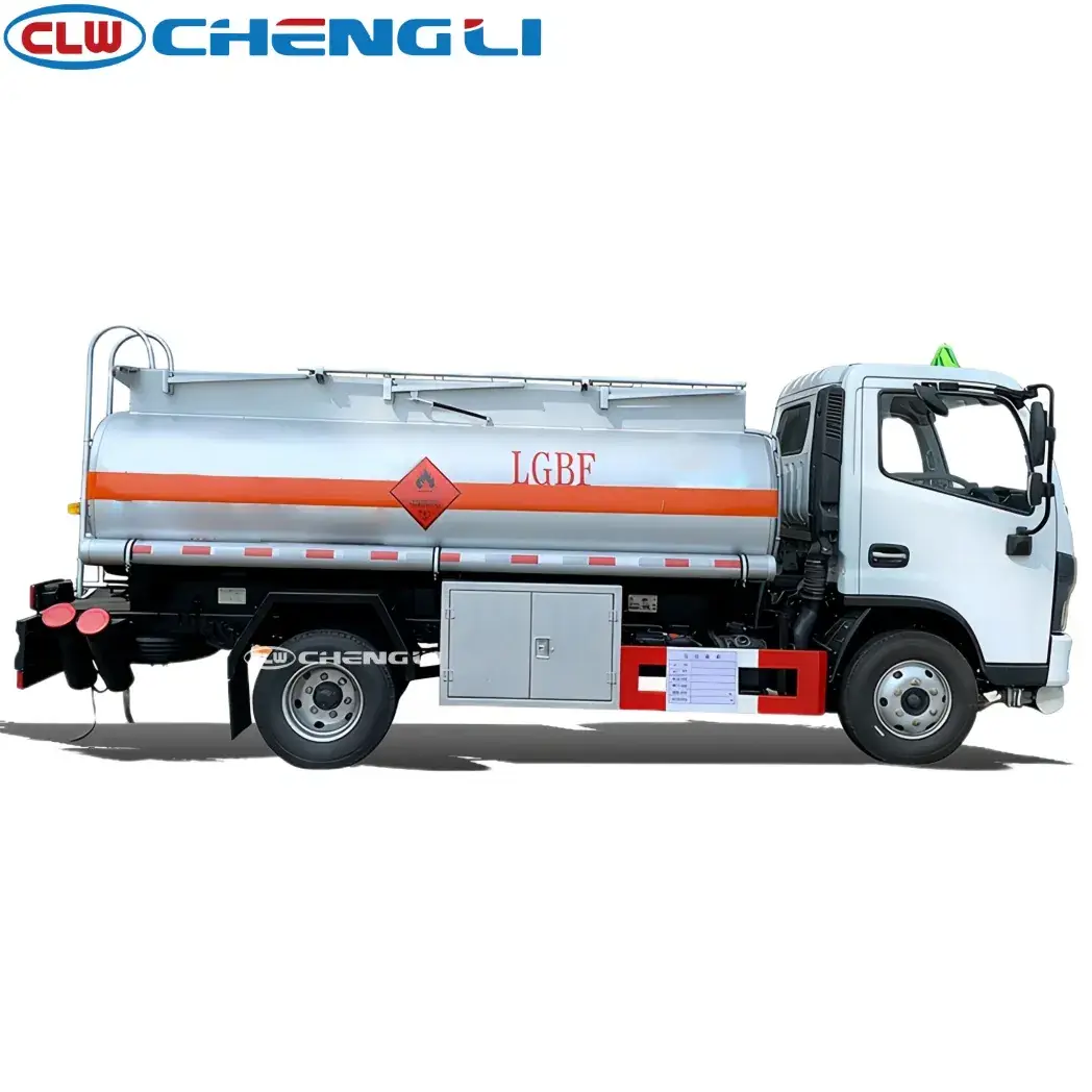 Camión cisterna de combustible Dongfeng CLW5129GJY6EQ de 9,9 m³, vista 3