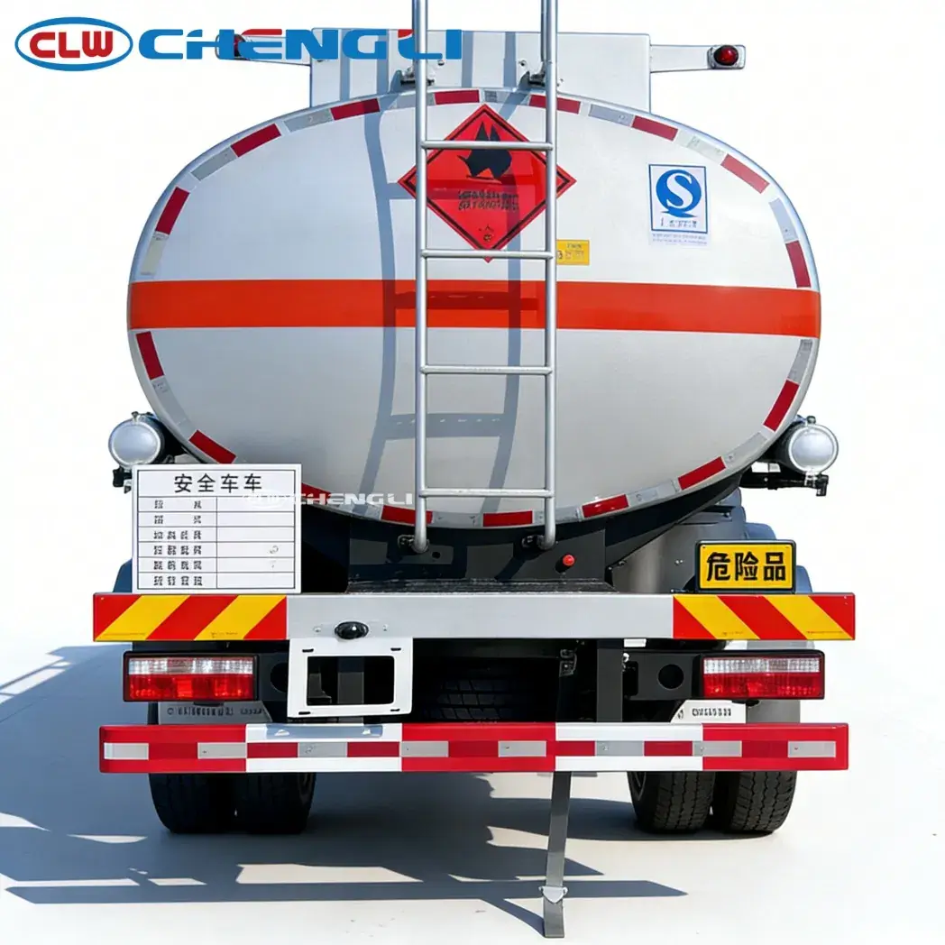 Camión cisterna de combustible Dongfeng CLW5181GJY6EC de 13 m³, vista 3