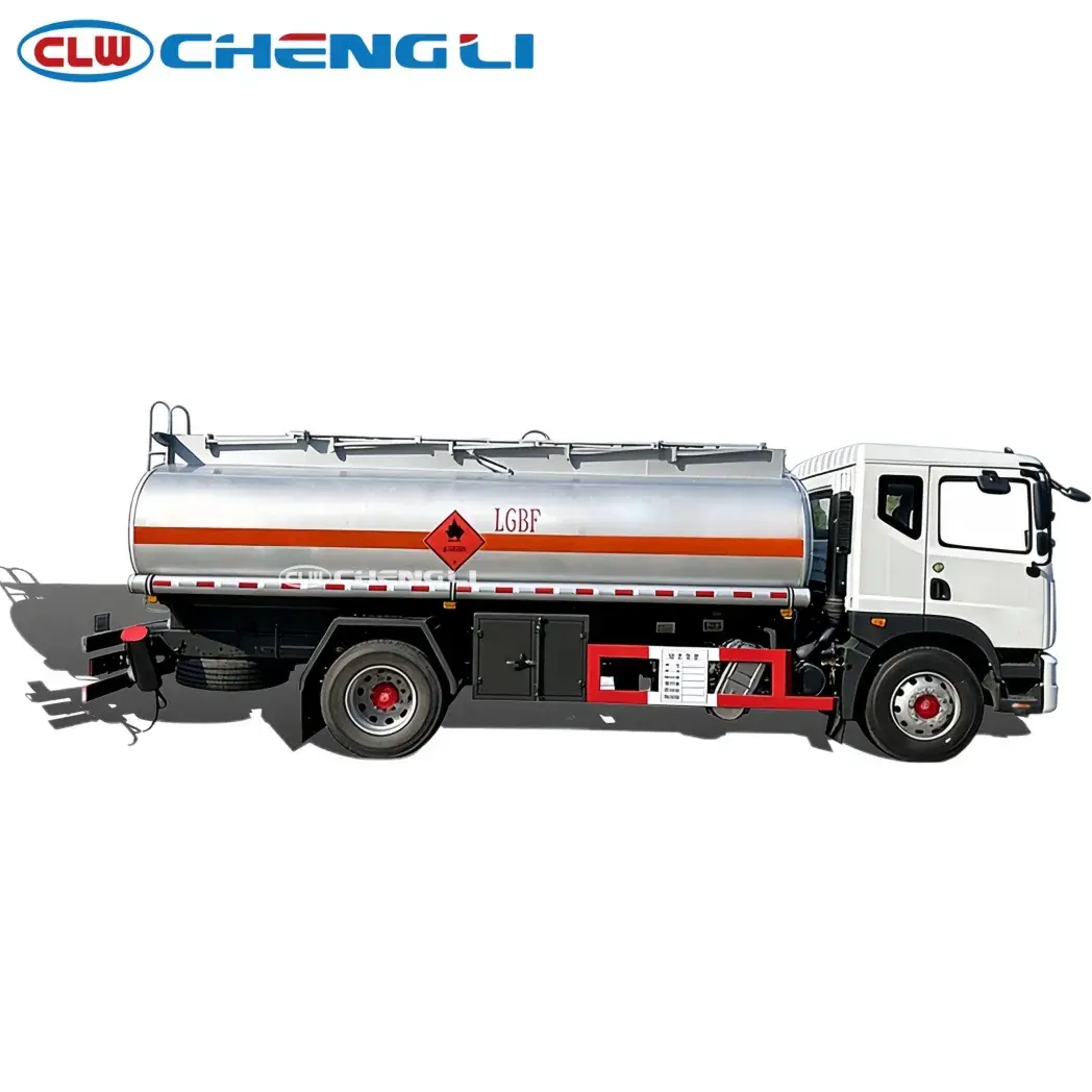 Camión cisterna de combustible Dongfeng CLW5181GJY6EC de 13 m³, vista 2