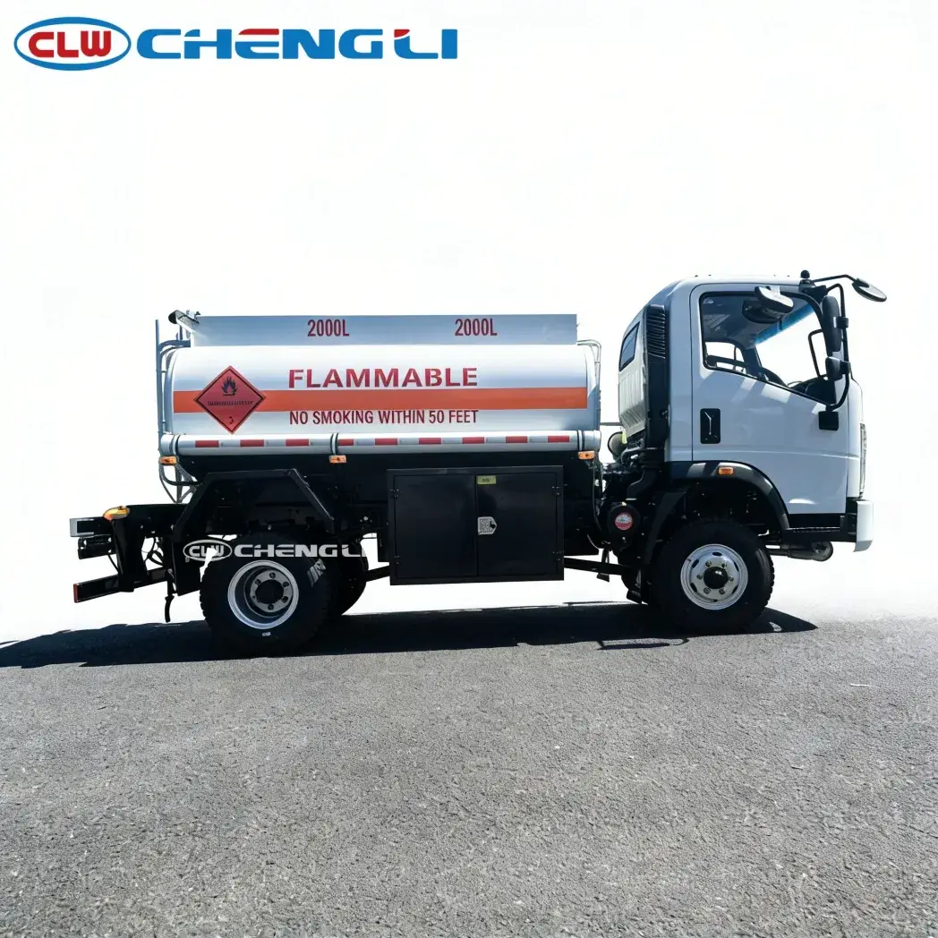 Camión cisterna de combustible HOWO 2000L+2000L de 4 m³