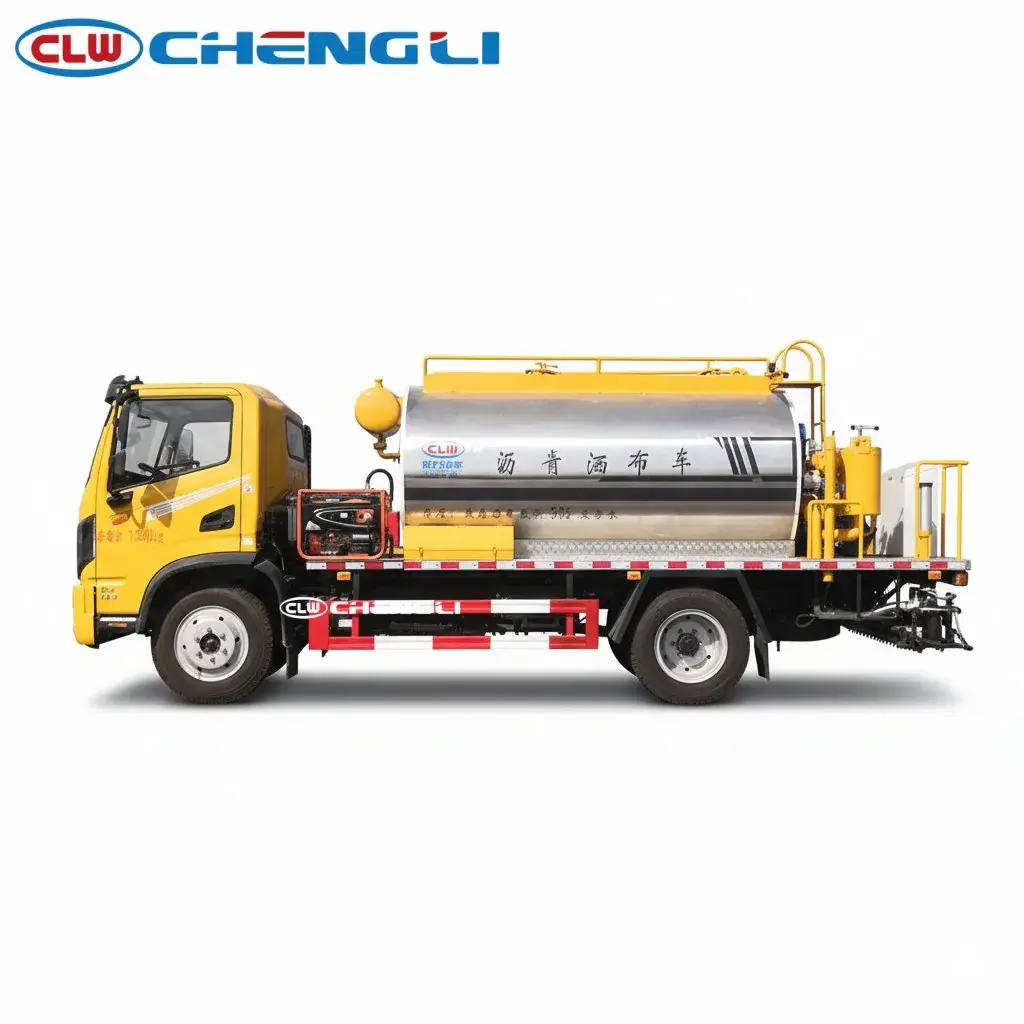 Imprimador de asfalto Dongfeng T3 CL5121GLQ6LS, vista lateral izquierda y depósito