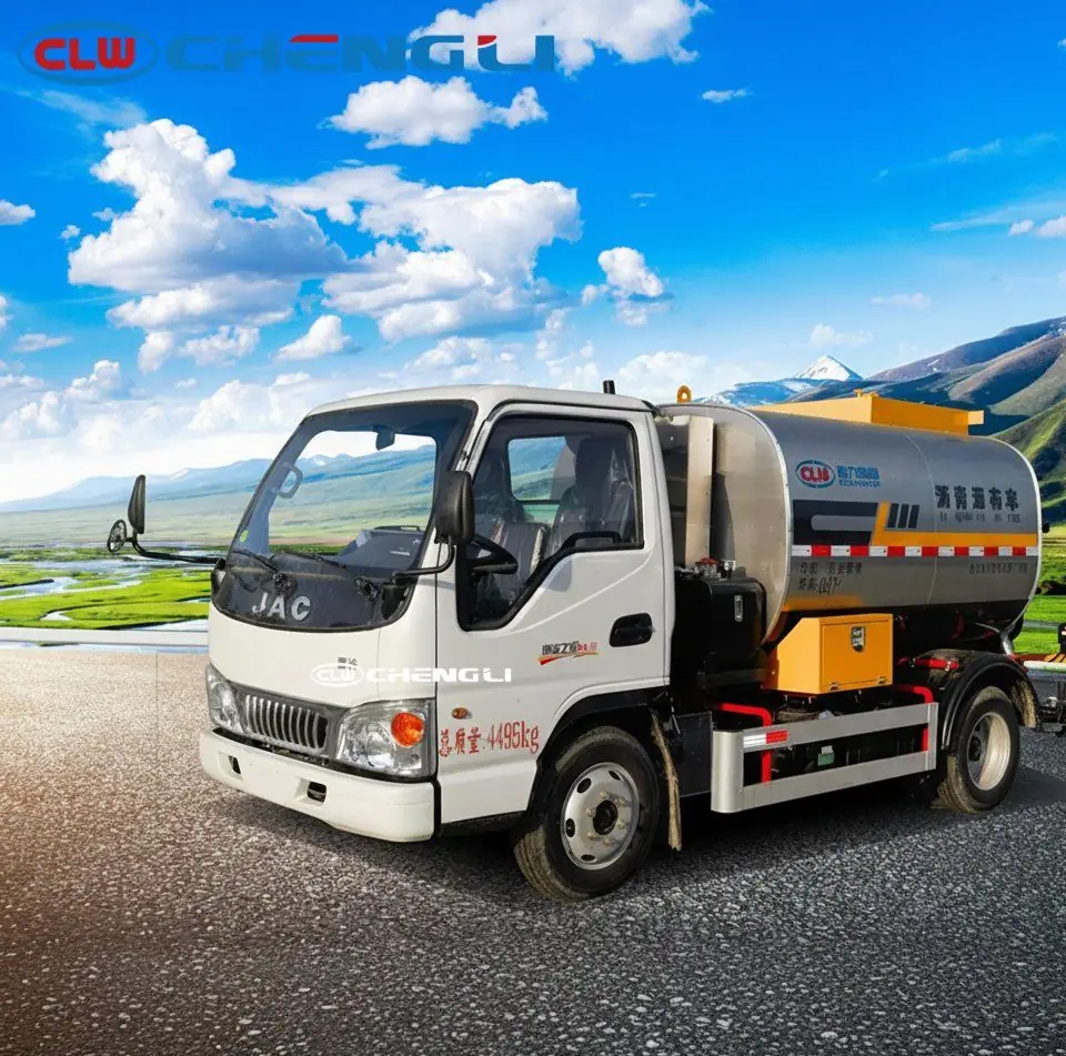 Imprimador de asfalto JAC 4×2 de 4.500 L