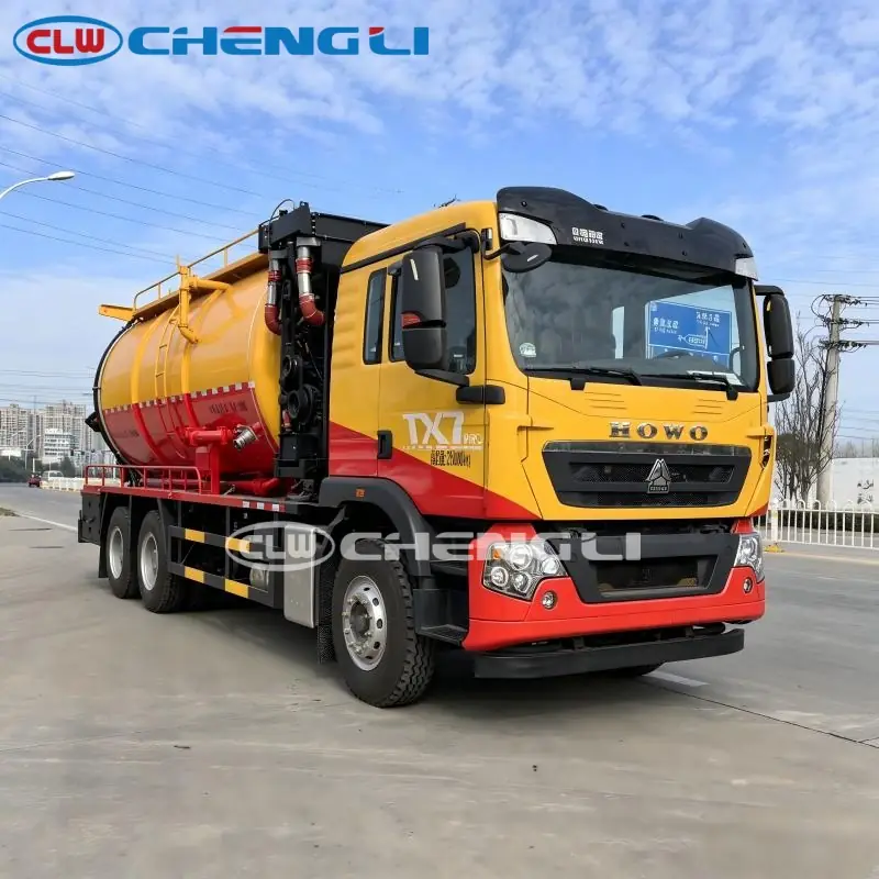 Camión succionador HOWO TX 6×4 con depósitos de 17+5 m³
