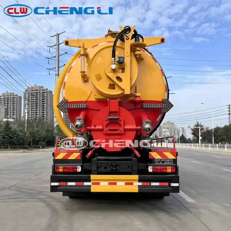 Camión succionador HOWO TX 6×4 con depósitos de 17+5 m³, vista 4