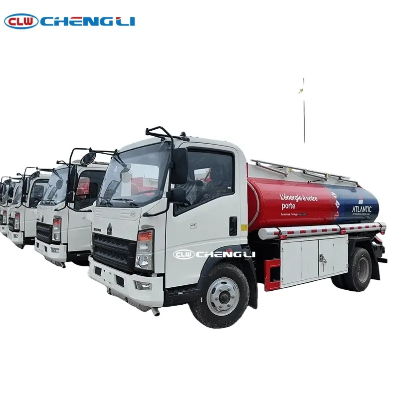 Camión abastecedor HOWO 4×2 de 5.000 L nominales, vista 2