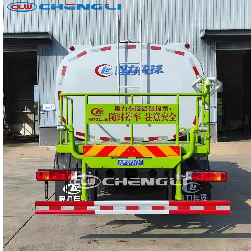 Camión regador Foton Auman 4×2 de 9,94 m³ útiles, vista 2