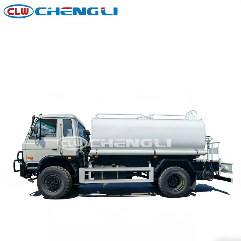 Camión cisterna 4×4 de 8.000 L para agua potable