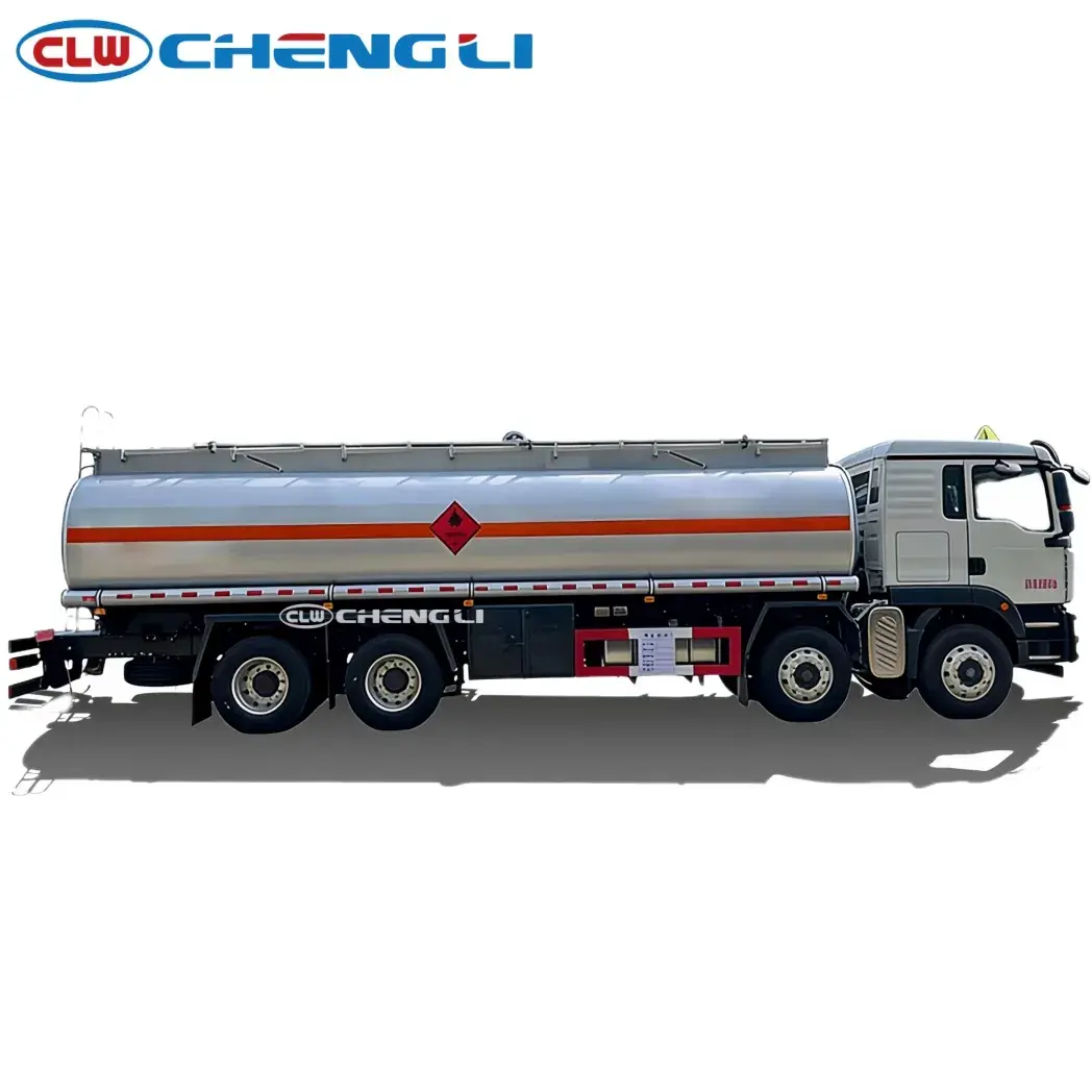 Camión cisterna HOWO 8×4 de 30 m³ para diésel, imagen 3