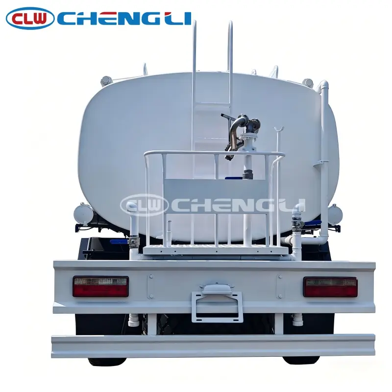 Camión cisterna 4×4 de 8.000 L para agua potable, imagen 5